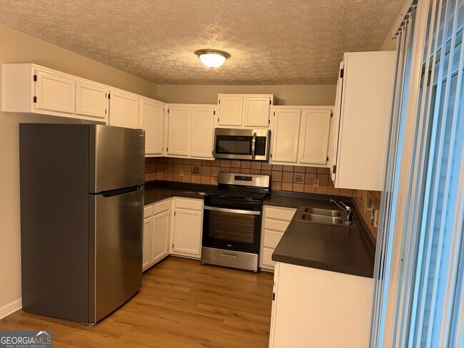 Building Photo - 1819 Cres Hill Dr NW