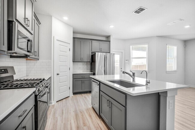 Building Photo - 223 Garner Dr