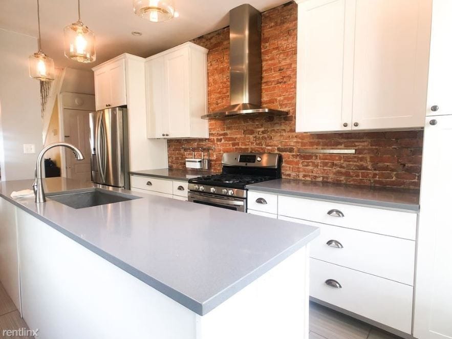 Kitchen - 2911 Poplar St