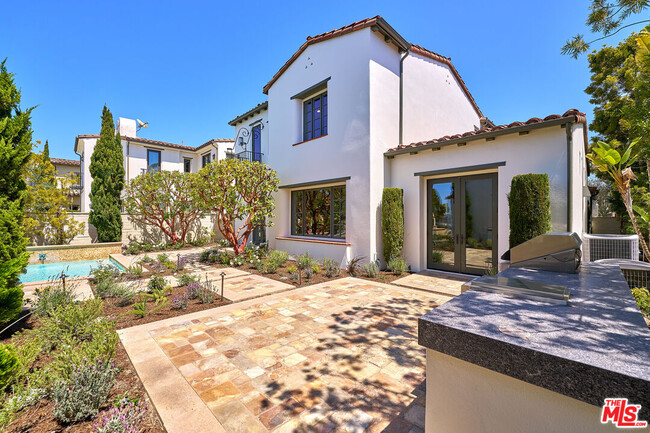 Building Photo - 9 Coral Cay