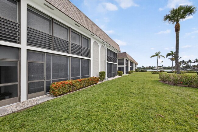 Building Photo - 755 Saturn St