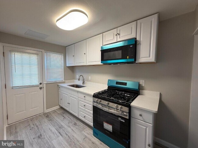 Building Photo - 4331 Brehms Ln