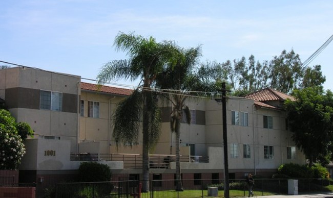 Building Photo - Emerald Terrace Apartments 2