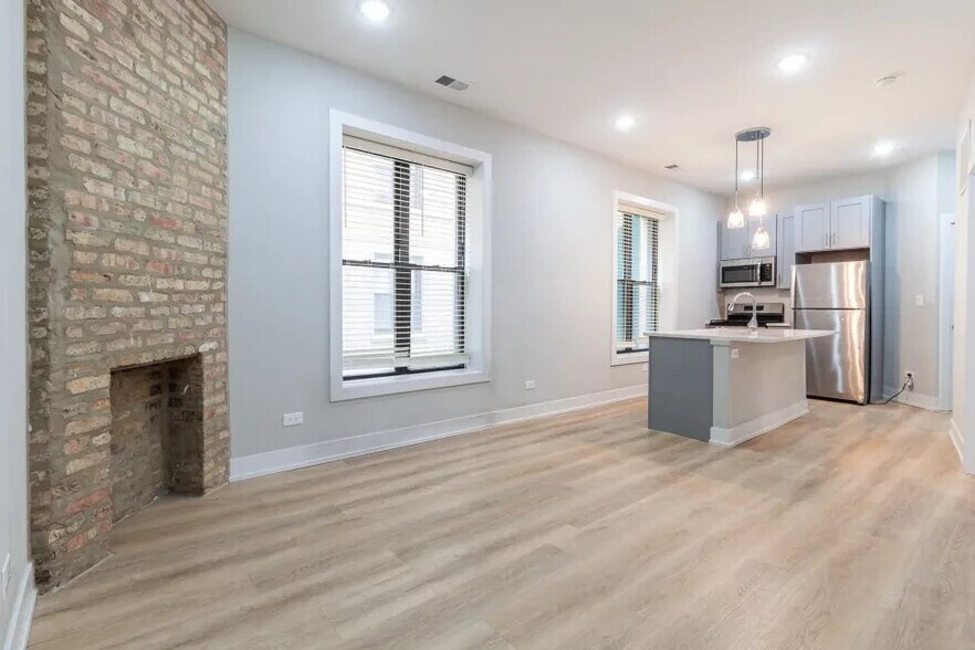 Building Photo - 428 W Belden Ave