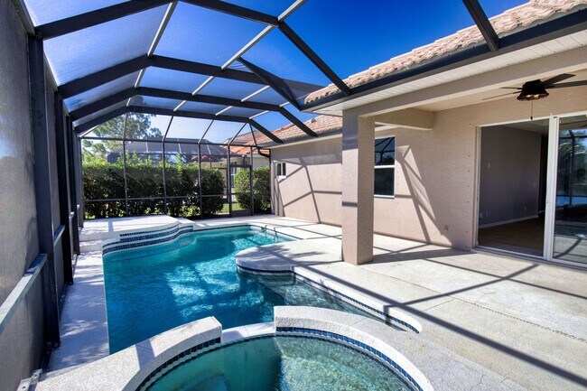 Building Photo - Annual Pool Home in The Stoneybrook Community of Venice!