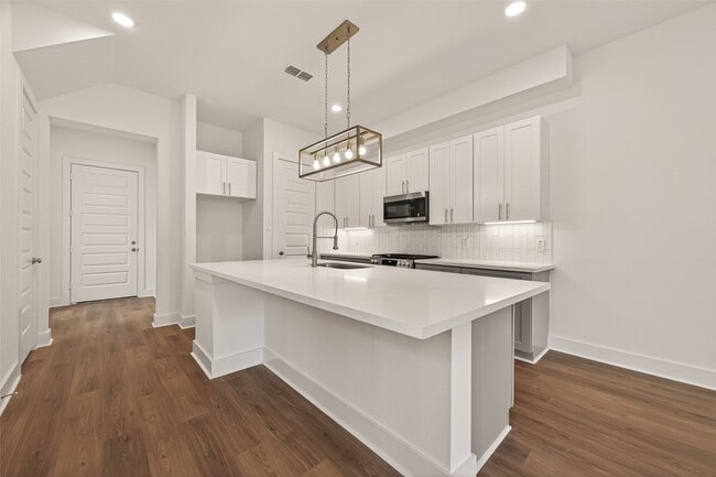 Building Photo - 1502 Hussion St