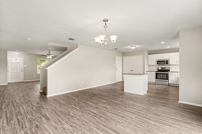 Building Photo - 1733 Vineridge Ln