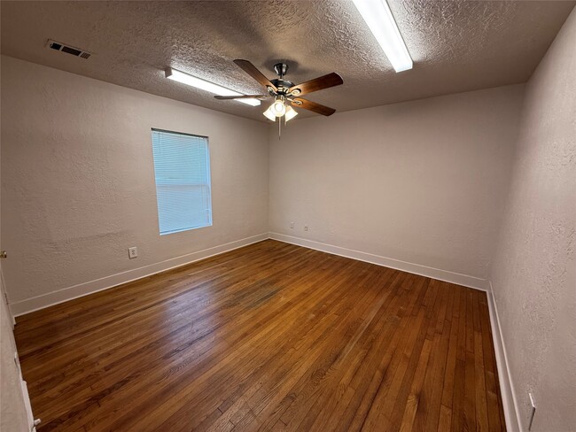Building Photo - 6946 Moss Rose St
