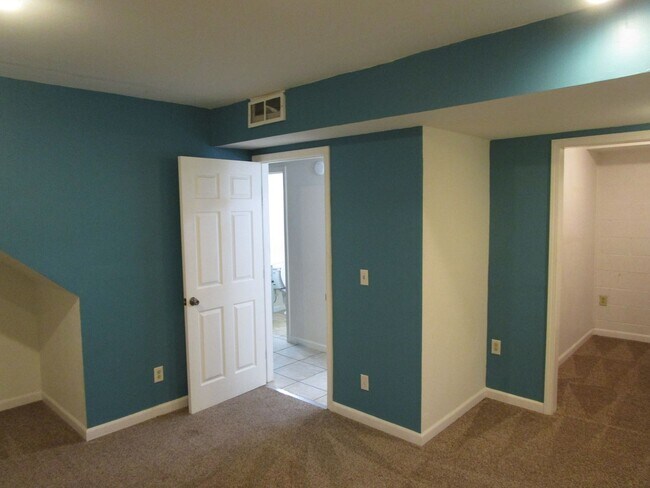 Building Photo - *PRICE IMPROVEMENT* Spacious 2 Story, 2 Bedroom, 2 Bath Home on Corner Lot in Ochoco West Subdivi...