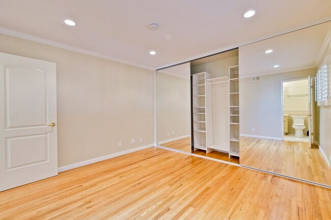 Building Photo - Stylish San Jose Home and Private Yard