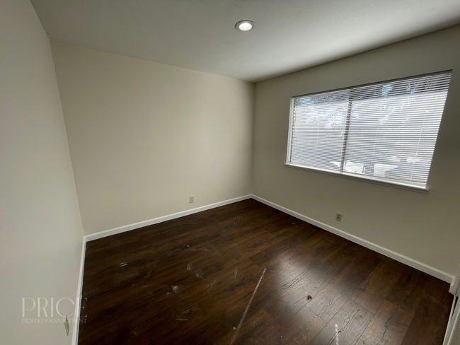 Building Photo - 3 Bedroom Condo in Rancho Cucamonga