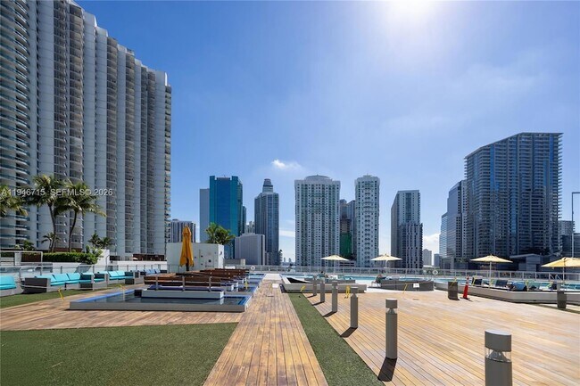 Building Photo - 92 SW 3rd St