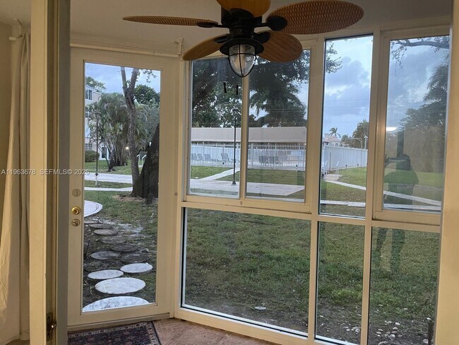 Building Photo - 1401 NE 191st St