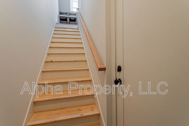 Building Photo - 40 Claussen Ave