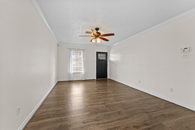 Building Photo - 842 E 29th St