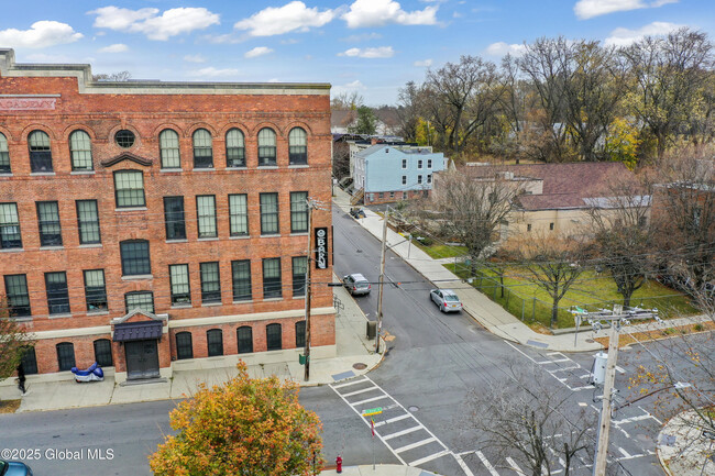 Building Photo - 69 2nd St