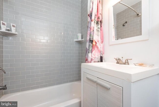 Building Photo - 8601 Cromwell Dr