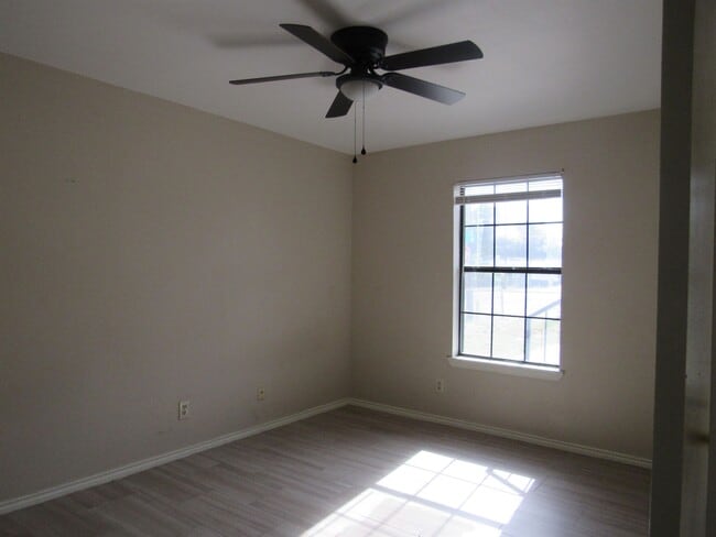 Building Photo - 1420 Juarez Ave