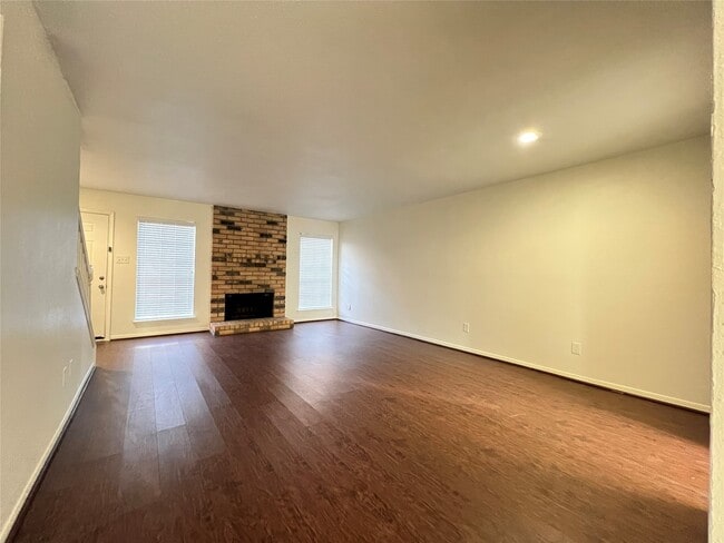 Building Photo - 9901 Sharpcrest St