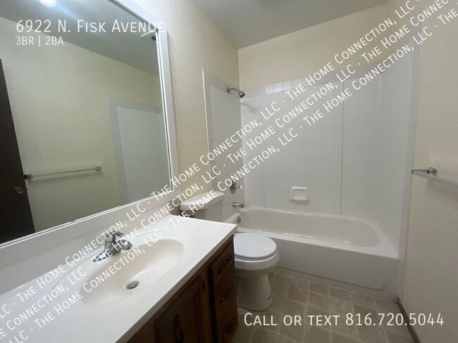 Building Photo - 6922 N Fisk Ave