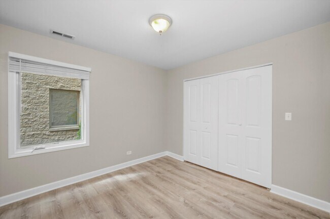 Building Photo - 3423 Ridgeland Ave