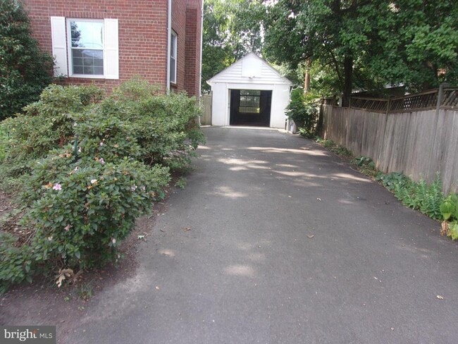 Building Photo - 1114 S Oakcrest Rd