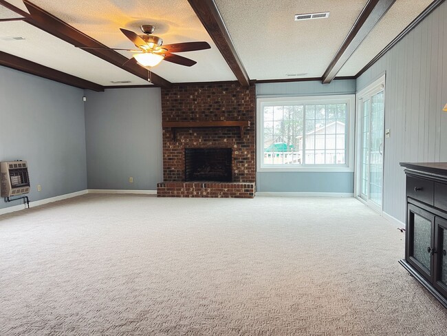 Building Photo - 3 Bed 1.5 Bath House in Belhaven