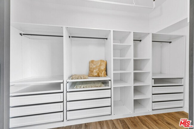 Building Photo - 10445 Wilshire Blvd