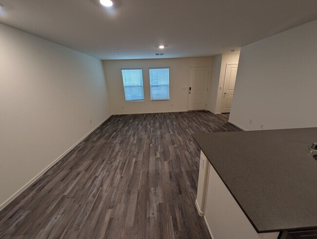 Building Photo - 5009 Hunter Mesa Ave