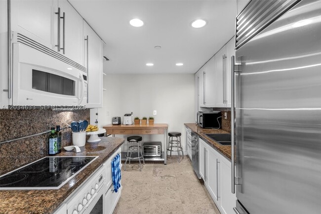 Building Photo - 151 Crandon Blvd