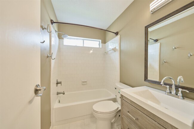 Building Photo - 5 N White Pebble Ct