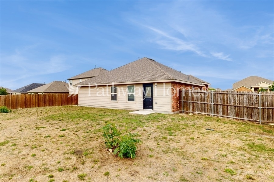 Building Photo - 206 Gallop Ct