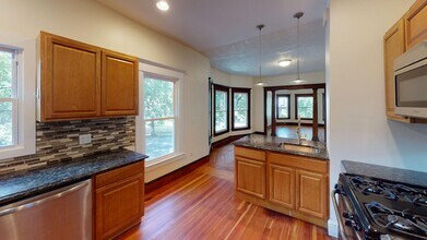 Building Photo - Beautiful Newly Renovated Spacious 3-Bedroom Apartment
