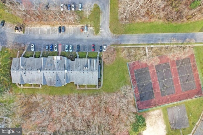 Building Photo - 2 Cheverny Ct