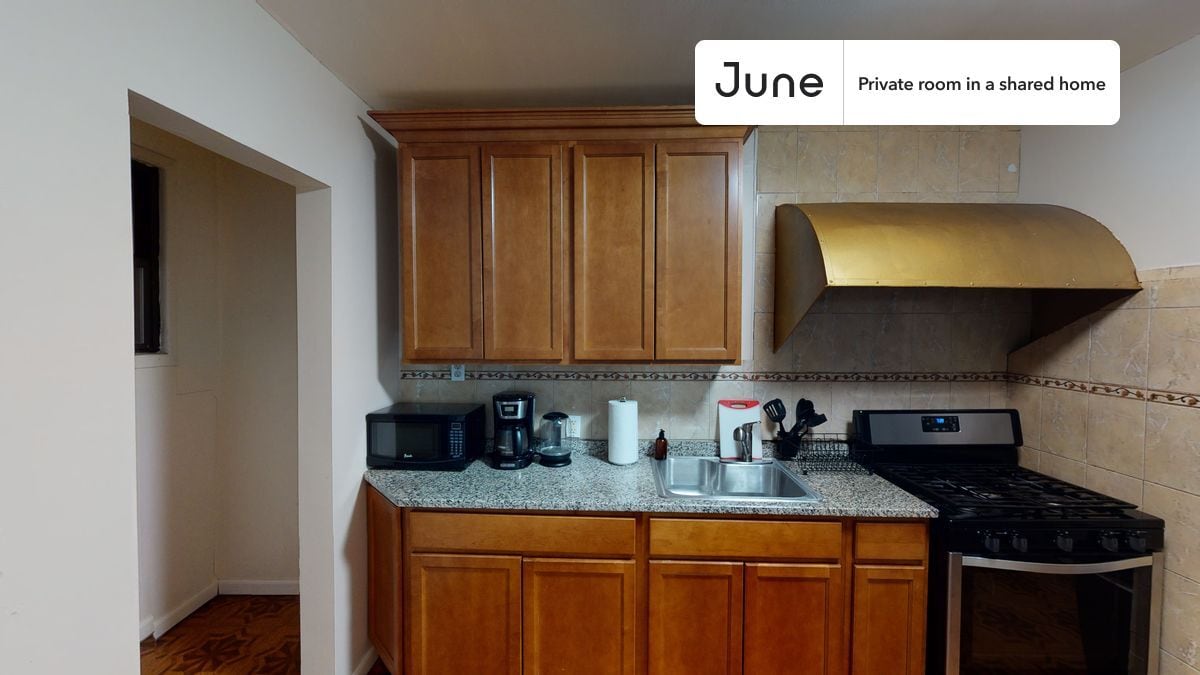 Building Photo - Room in Shared 4 bed/1 bath home in Central Harlem