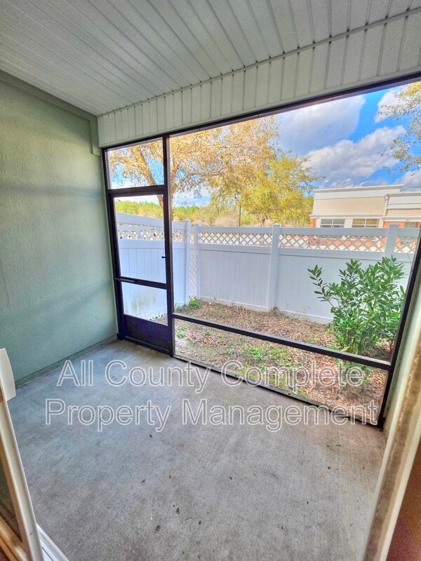Building Photo - 3972 Vlg Vw Ln