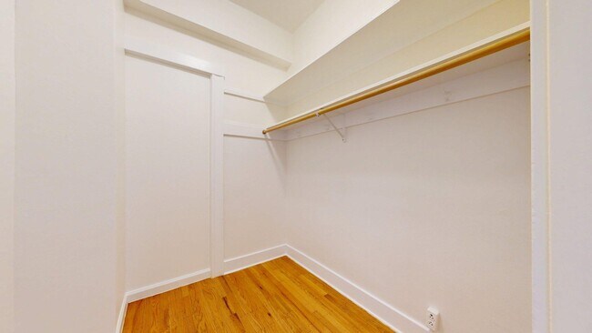 Building Photo - 1060 Bush St