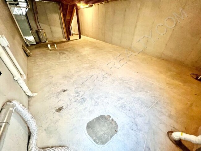 Building Photo - Beautiful and Spacious Olathe West Townhom...