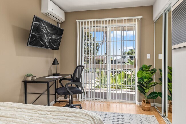 Building Photo - 10777 Ashton Ave