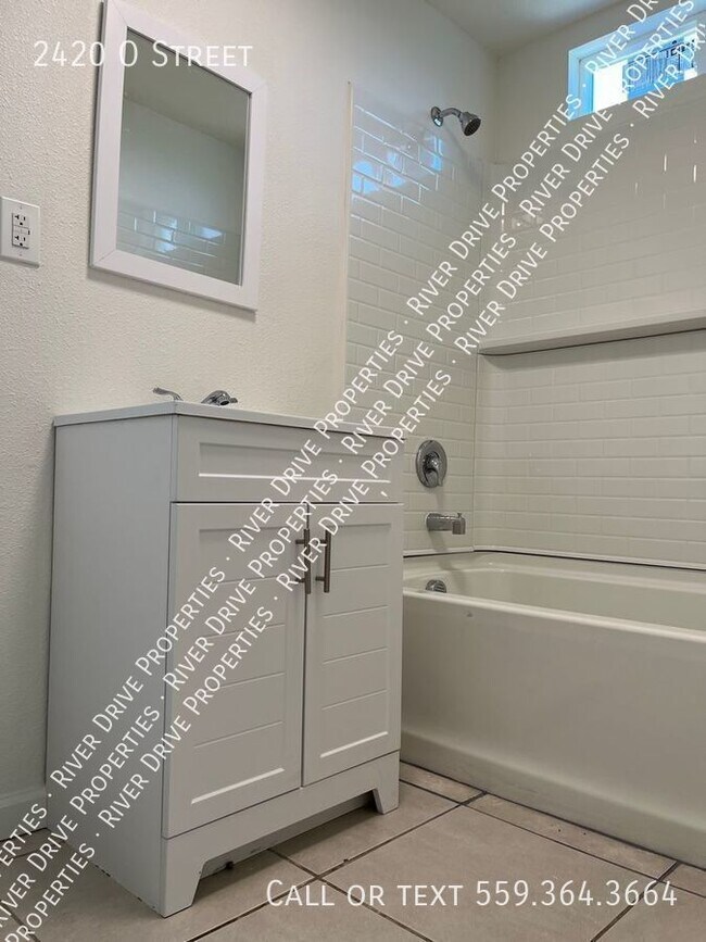 Building Photo - Two Bedroom Central Location Available Soon