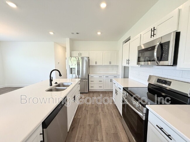 Building Photo - 312 Traywick Pl
