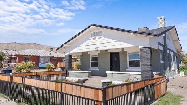 Primary Photo - 3109 Douglas Ave