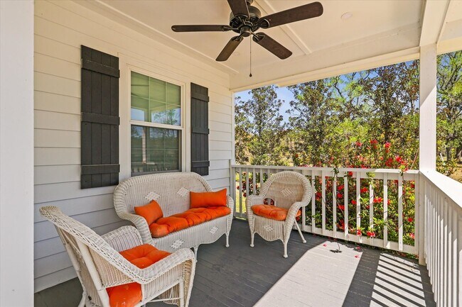 Building Photo - Short Term Only