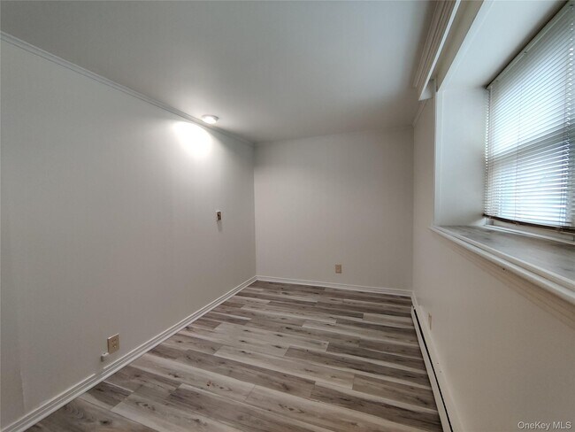 Building Photo - 81 Vineyard Ave