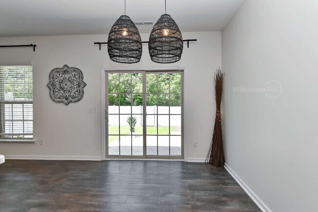 Building Photo - Sought-after 3BR/2.5BA Townhome in Desirab...