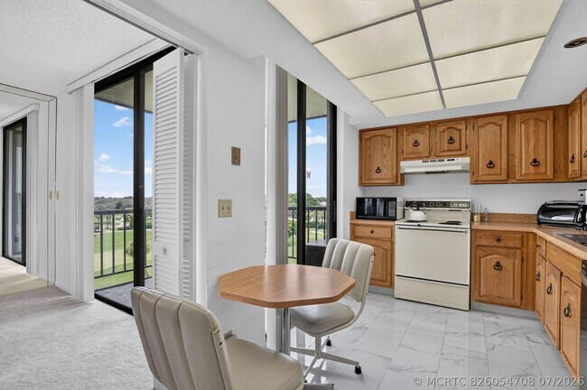 Building Photo - 6895 Willow Wood Dr