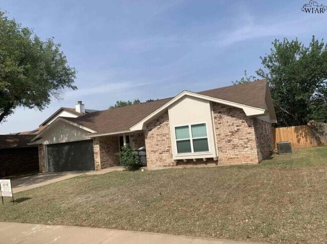 Building Photo - 5813 Briargrove Dr