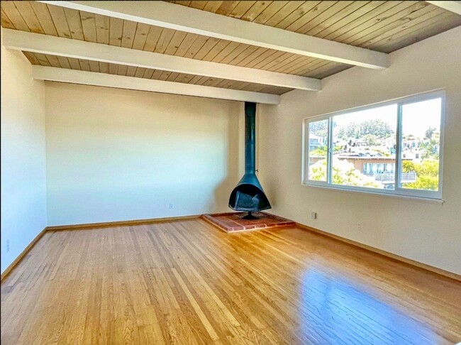 Building Photo - New: 2Bd Water View Flat in Sausalito