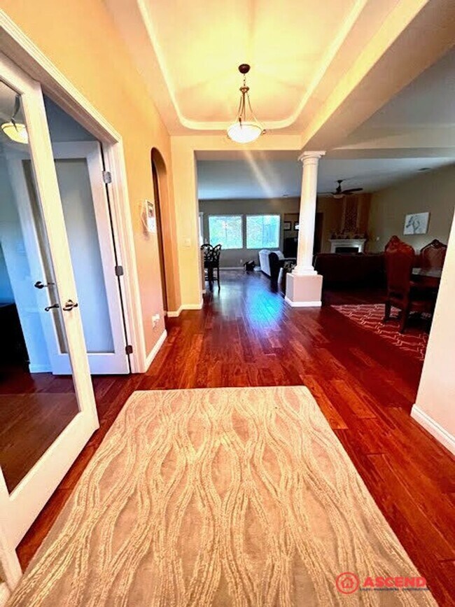 Building Photo - Beautiful Home in the Northwest!