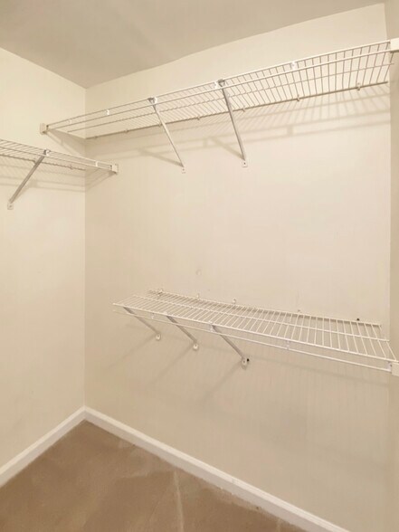 Building Photo - 635 Granville Ct